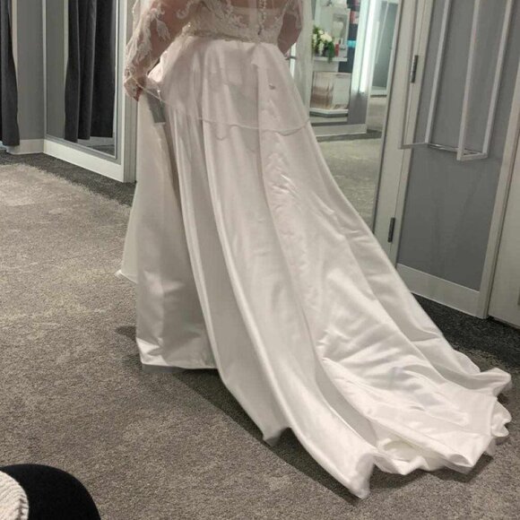 Beautiful Stain Wedding Dress - Picture 4 of 5